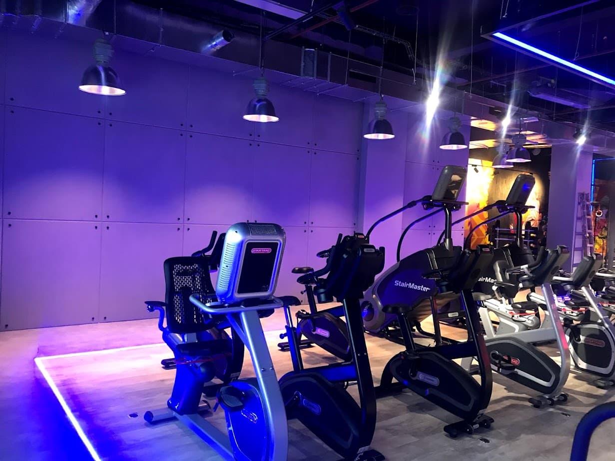 Murs en béton architectural et finitions décoratives